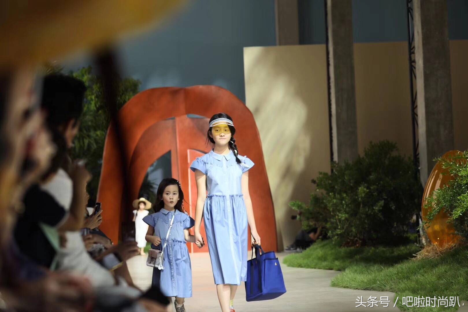 多多李嫣走秀视频完整版,多多李嫣同台走秀