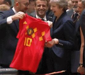 梅姨送比利时球衣,梅姨比利时球衣