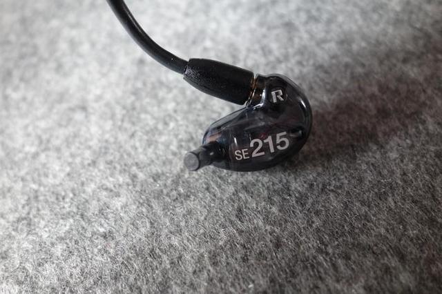 舒尔se215耳塞 (舒尔se215怎么测评)