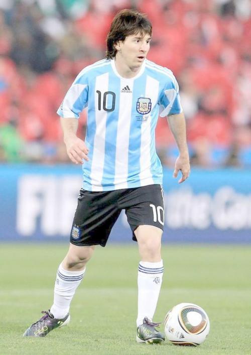 梅西物理题答案是什么,梅西被写进物理试题