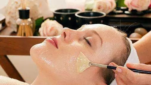 擦眼霜眼角长了脂肪粒,眼睛长脂肪粒和眼霜有关系吗