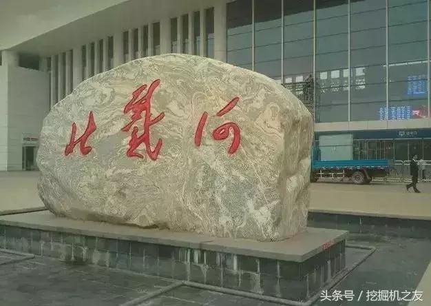 买台二手挖机开了一年只亏一点,二手挖机到底值不值得买