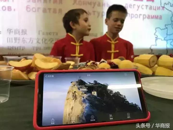 带俄罗斯人“说陕西话、喝陕西茶”！华商报在世界杯传递陕西文化