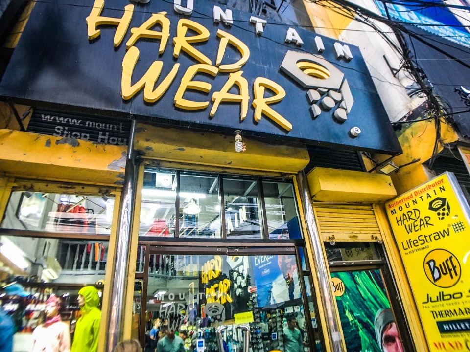 中国商人在尼泊尔赚了个金玉满堂，只因羊毛围巾全是义乌造