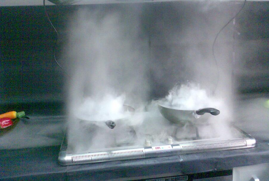 火灾躲厨房用抽油烟机,家里抽油烟机着火怎么办