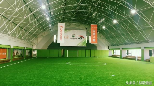 “兄弟，请问汉森贝壳球场怎么走？”