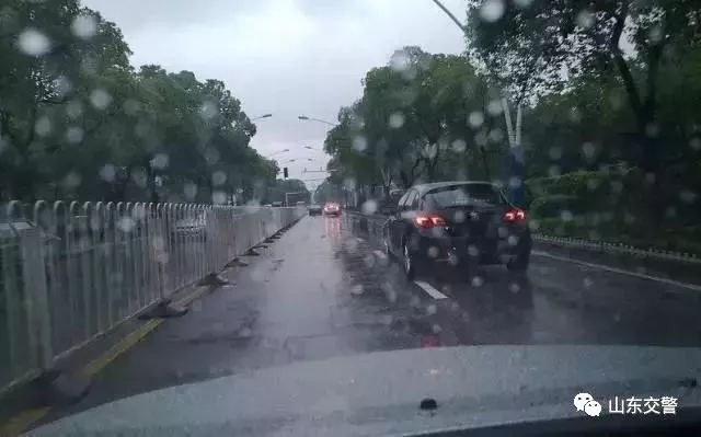 强降雨来袭请收好这份安全提示,这份暴雨天气安全指南请一定收好
