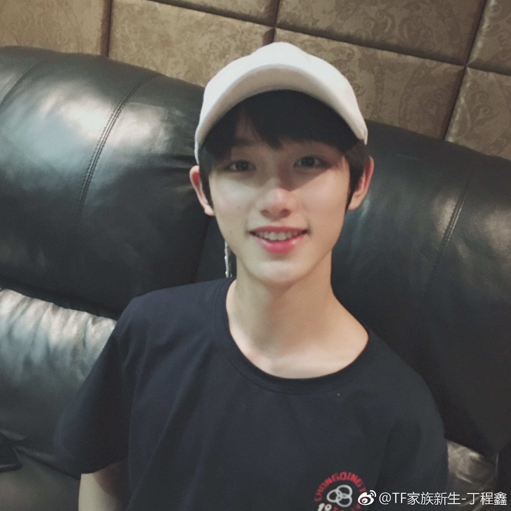 tf瀹舵棌涓変唬璇勪环鏄撶儕鍗冪幒,tfboys涓轰粈涔堝彧鏈夋槗鐑婂崈鐜哄彂灞曞ソ