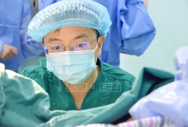 首例试管婴儿诞下男婴,首例男性移植子宫生育