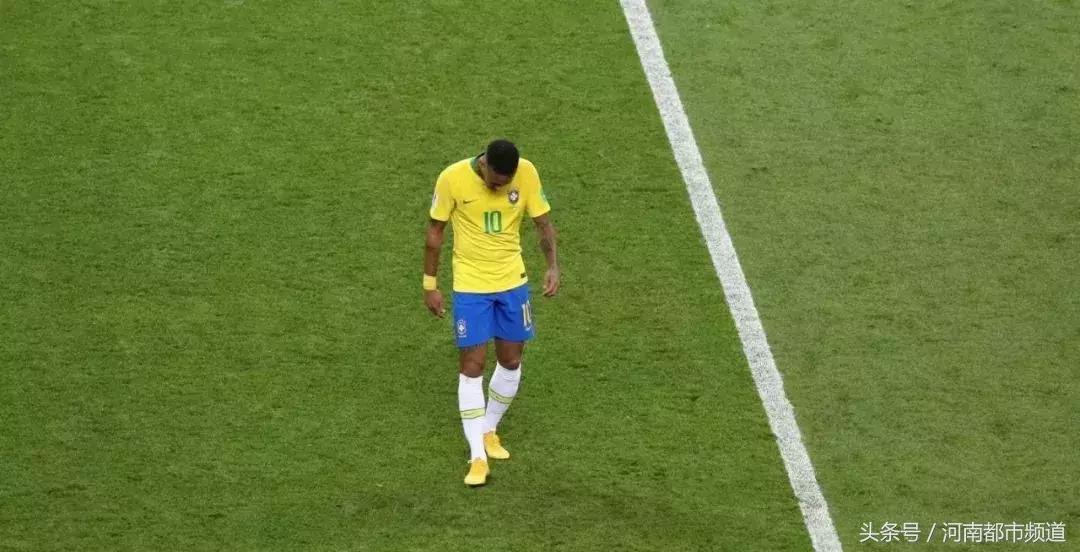 内马尔回到家里,内马尔回家