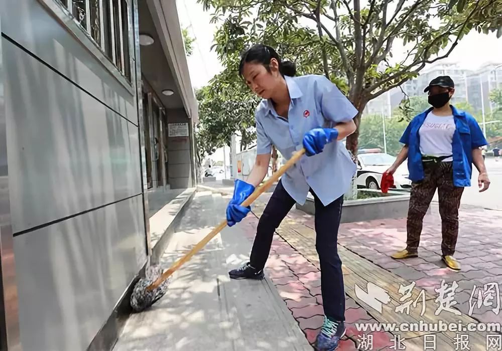 她在厕所干了十年，小“革新”达6项之多！“工作不是做给领导看”值得深思