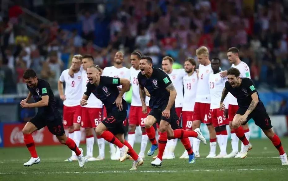 克罗地亚门将利瓦科维奇球衣,克罗地亚守门员扑出点球激动瞬间