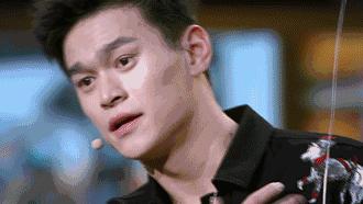 后期菌来带你看看紧张、弱不禁风、表里不一的跨界歌手长什么样