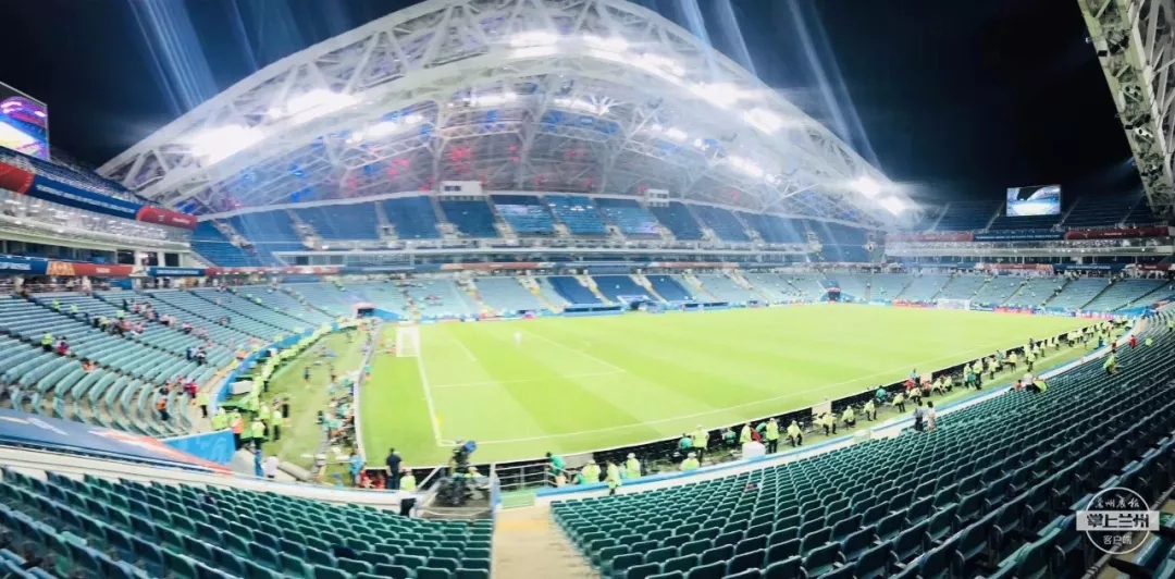 昨晚,这个甘肃妹子见证了莫斯科的狂喜与眼泪