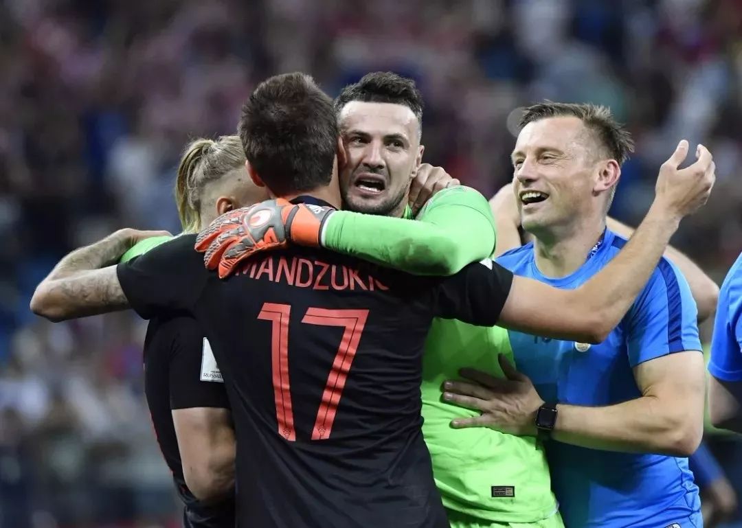 当克罗地亚门将脱下衣服，全世界为之动容……