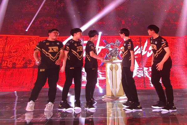 2018英雄联盟洲际赛lck第一战队,2018洲际赛纪录片lplvslck第四场