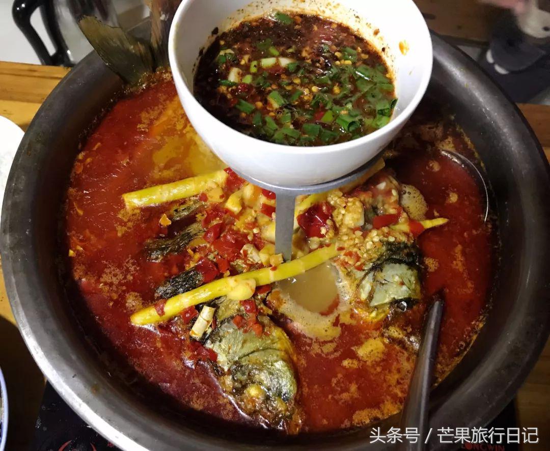 贵州西江千户苗寨苗服 (西江千户苗寨朗德上寨哪个值得去)