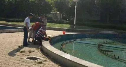 2秒毙命，夏天的“隐形杀手”就在身边，你还在让孩子玩这个吗？