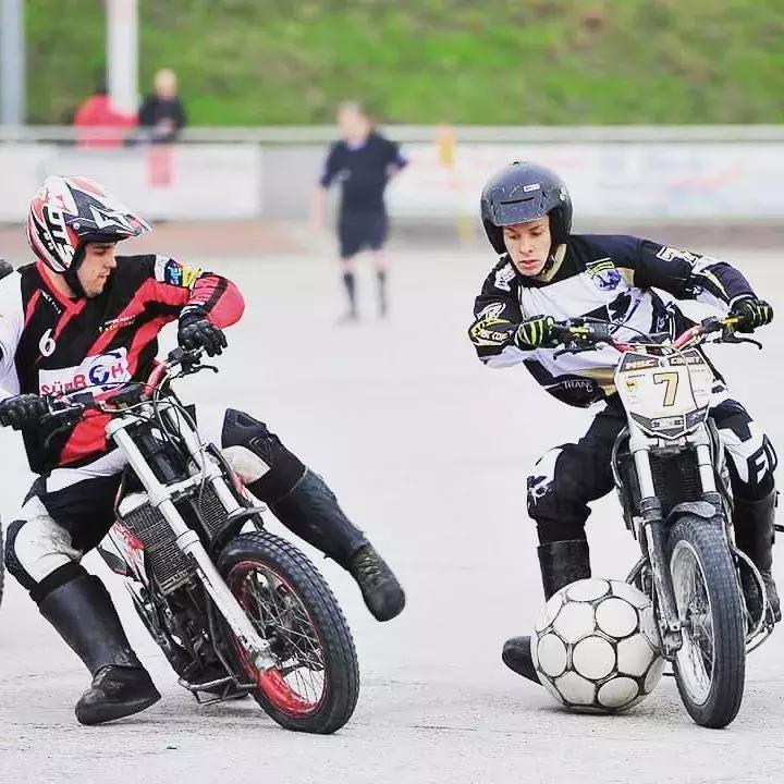 潮龖｜刺激又*力暴**的moto足球，是战斗名族年轻人的爱