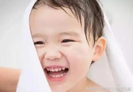 夏日出汗宝宝如何在辅食之外加以调理？分清“蒸笼头”各大种类！