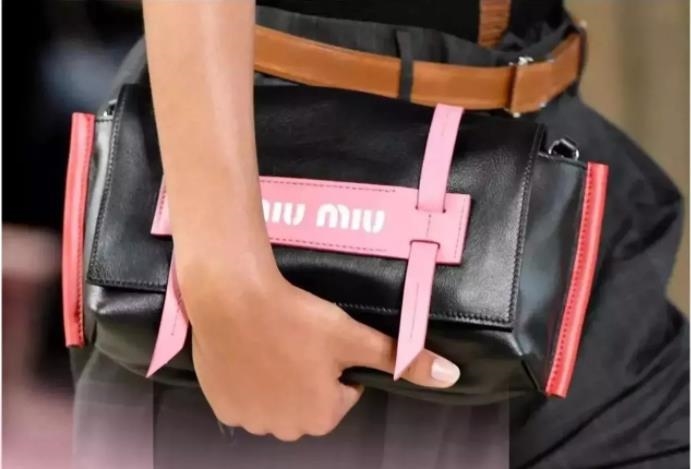 想晋升成为时尚达人，DoubleBag要了解一下