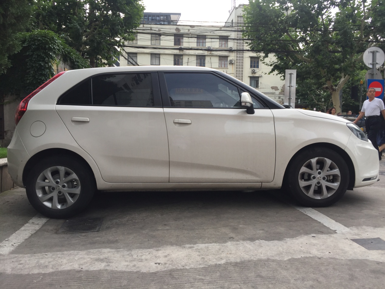 开了两年的名爵3,3万多新款名爵3