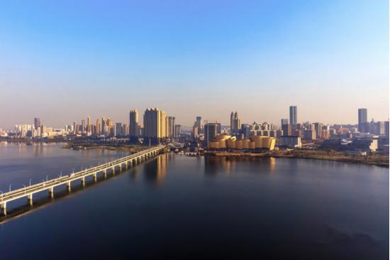 独得汉街沙湖恩宠，身价没有个千万元买不起？