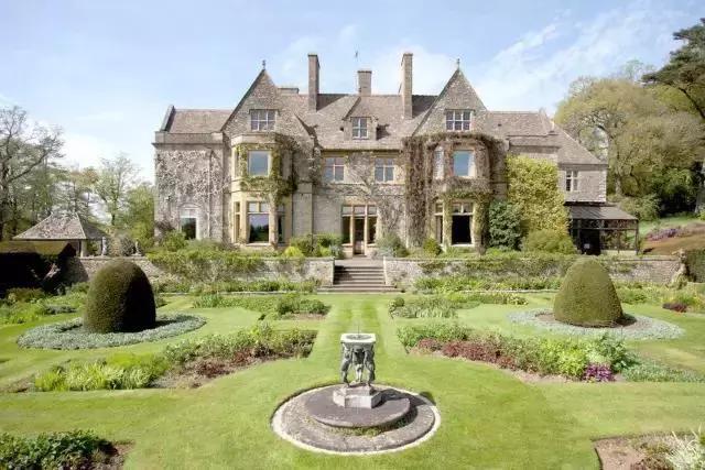 梅西c罗姆巴佩内马尔身价图,c罗内马尔梅西姆巴佩的豪宅