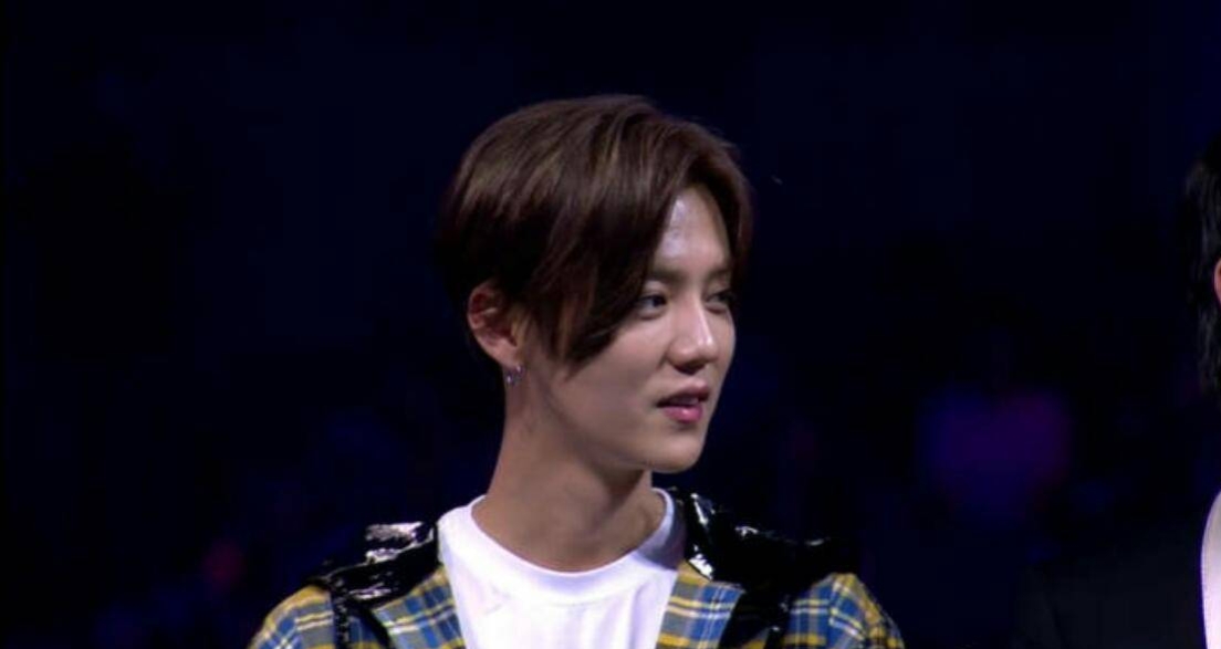 鹿晗玩电竞游戏视频,鹿晗电竞