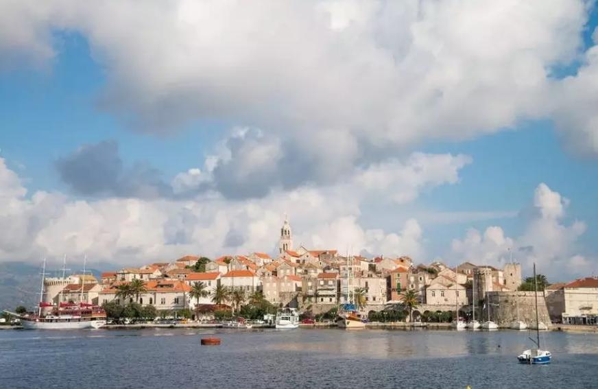 世界杯克罗地亚门将被贴脸质问,克罗地亚守门员被追