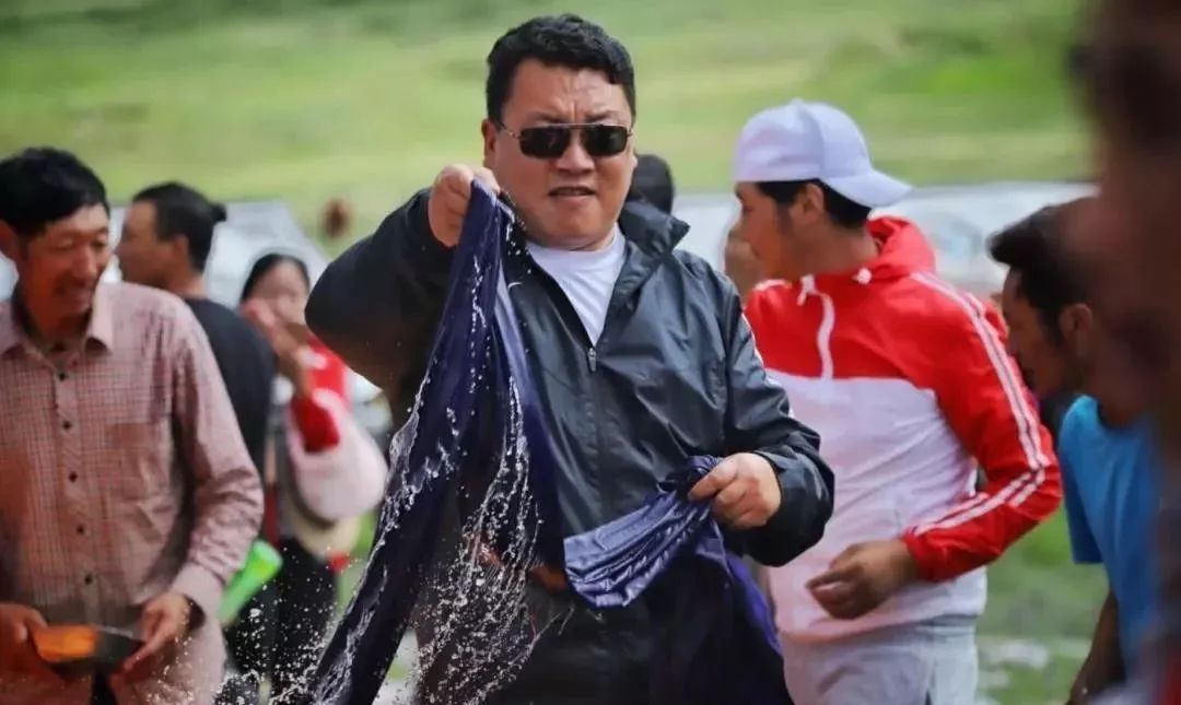 在七月最美的尕朵，体验藏区泼水节……