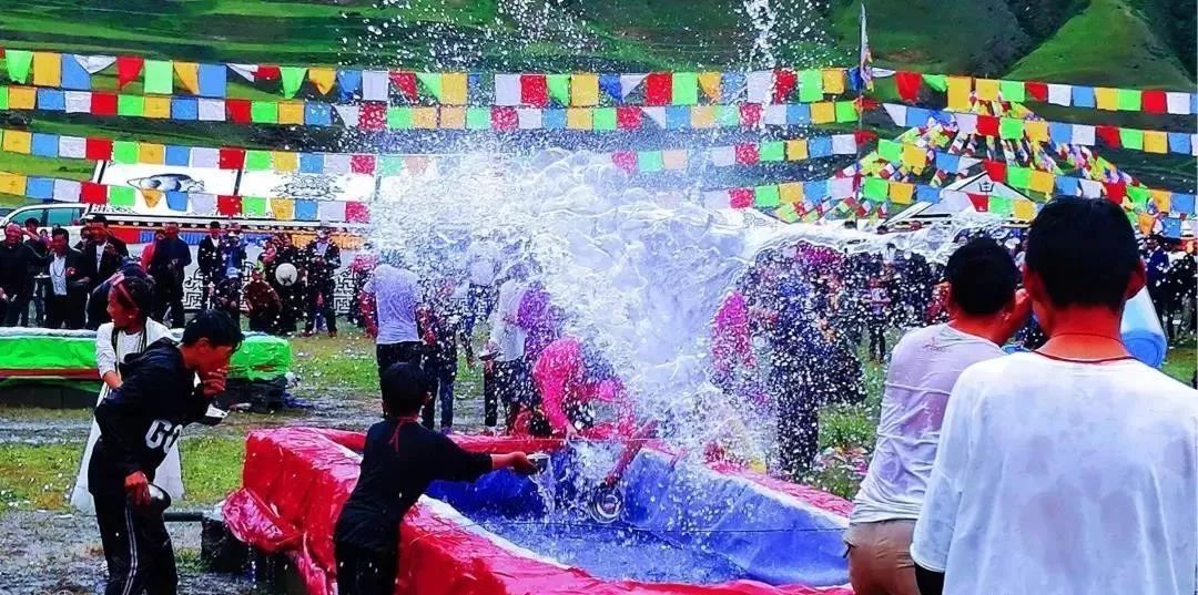 在七月最美的尕朵，体验藏区泼水节……