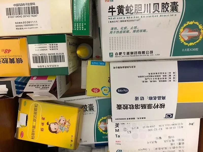 检查家庭药箱这三样东西赶紧扔掉,快检查你家的小药箱