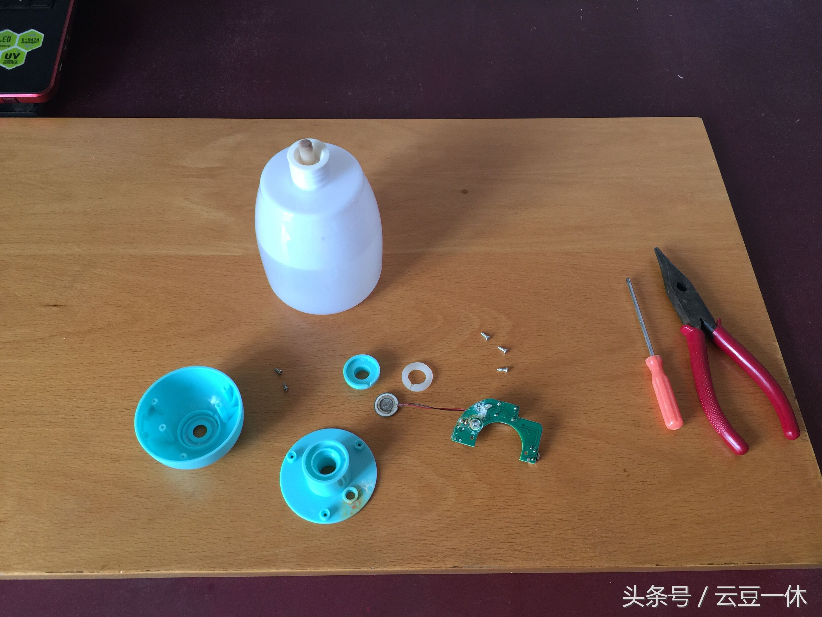 迷你喷雾补水器拆解,夏天必备神器喷雾器