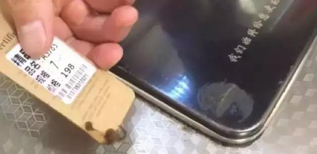 新衣服上的吊牌怎样拿掉,新衣服怎么把吊牌隐藏起来