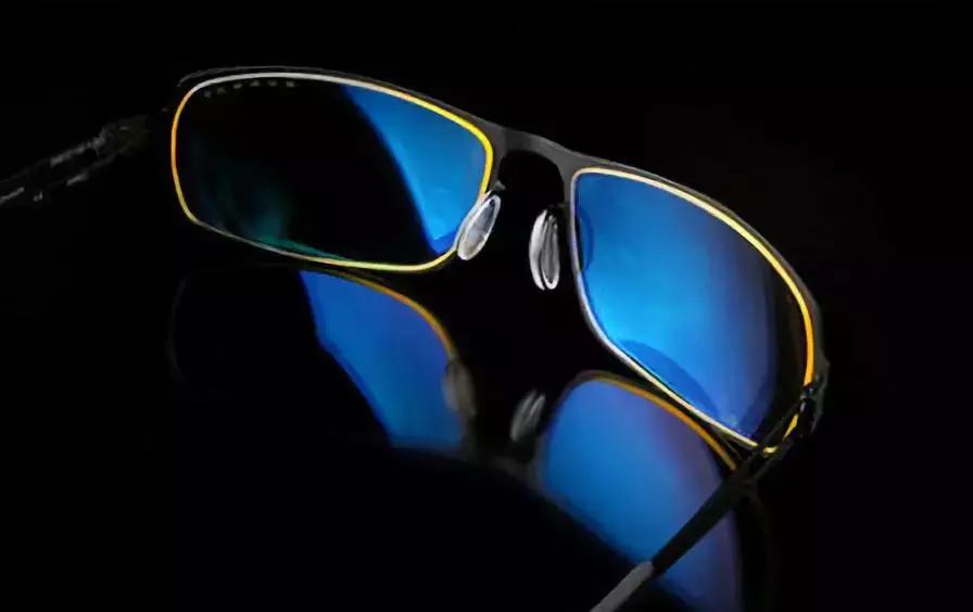 北京协和医院眼科专家李莹：孩子天天看屏幕，要配蓝光眼镜吗？