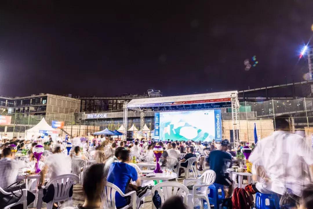 成都球迷在哪个酒吧看球,成都球迷扎堆露天看球地方