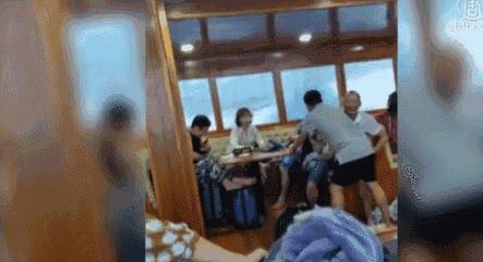 翻船的那一刻,翻船的瞬间