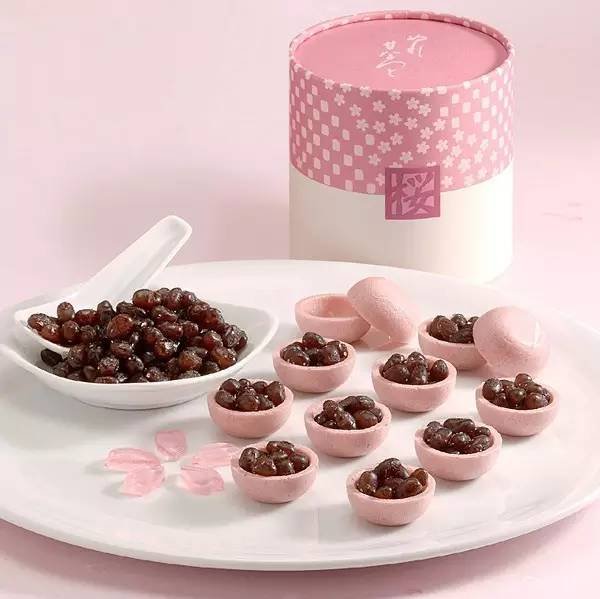 买东西就给摸头的柴犬，日本百年老店也很萌