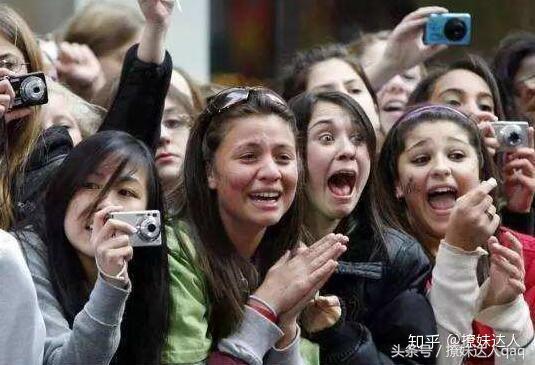 蔡徐坤跟迪丽热巴甜蜜互动,当蔡徐坤遇到迪丽热巴是什么感觉