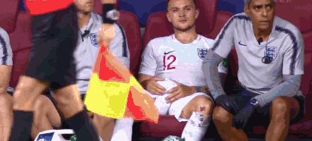 足球回不了家，哨响那一刻才知道，快乐只是你穿的保护色