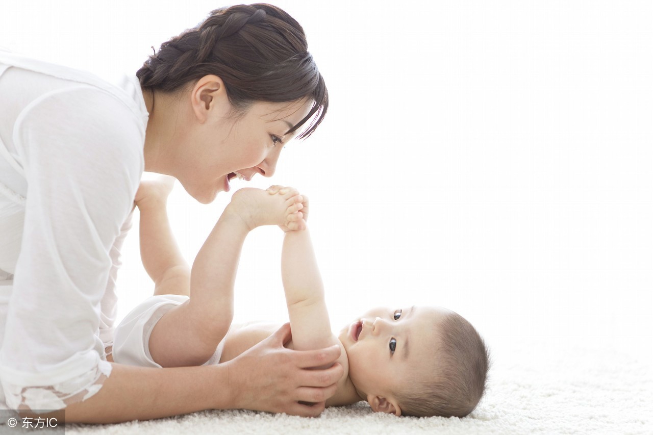 产后3天胸部硬成石头怎么办,宝妈产后乳房有硬块怎么办