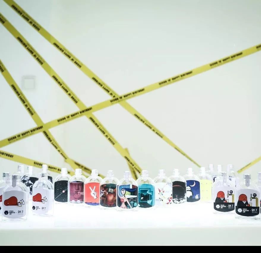 在实验室里调酒、倒酒都用水龙头？这家店颠覆了我对酒吧的想象