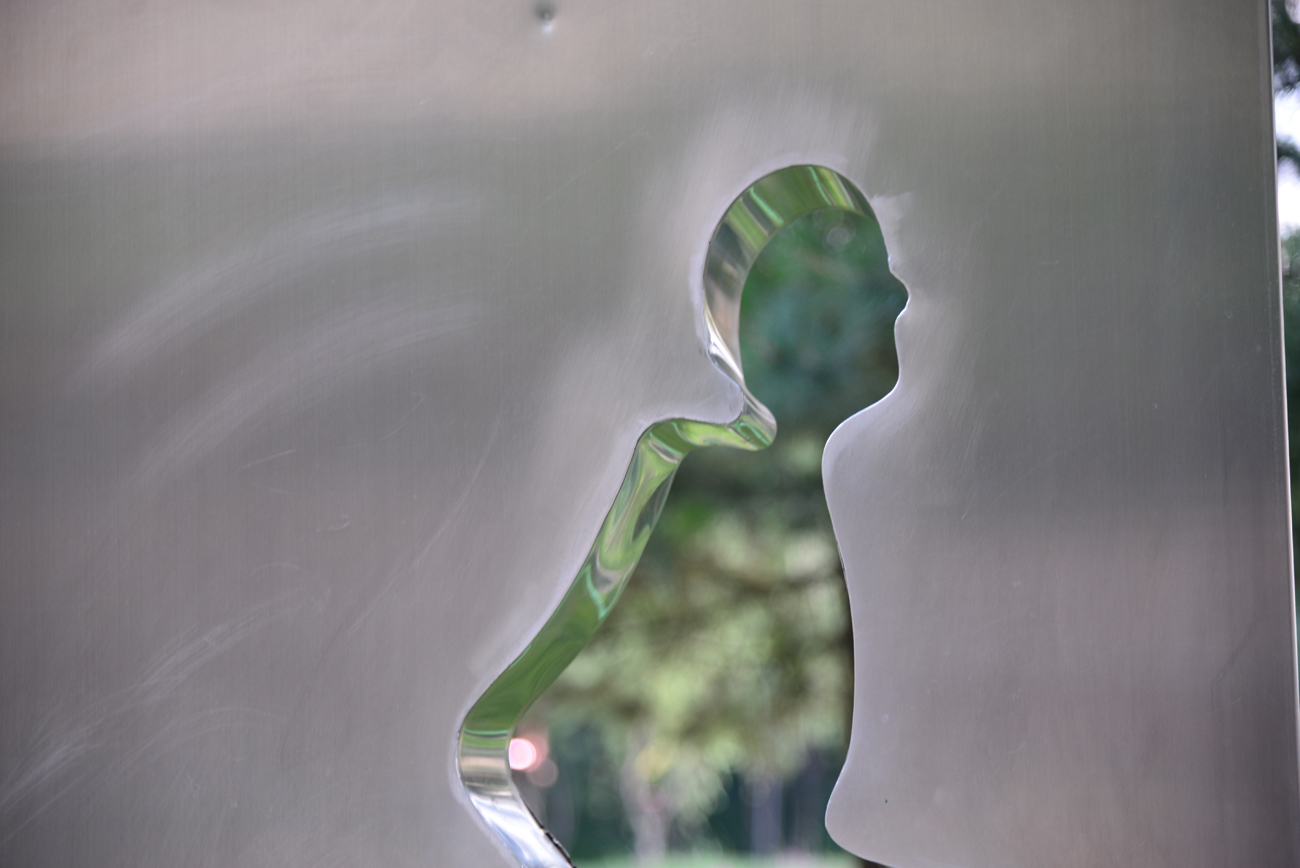 帮助同事工作出错同事被领导批评,工作失误被同事指责怎么办