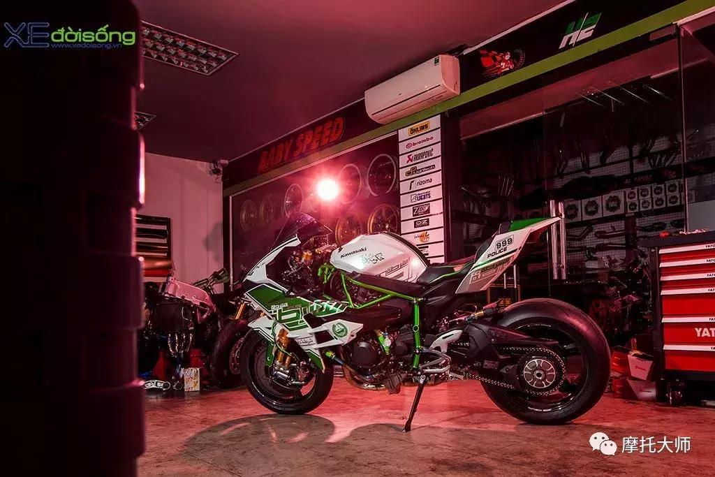 这下迪拜警队不提这台“闻风丧胆”的H2，真对不起它土豪气质了！