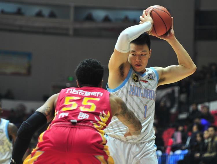 易建联领衔中国男篮最新名单,18年cba全明星采访易建联赵继伟