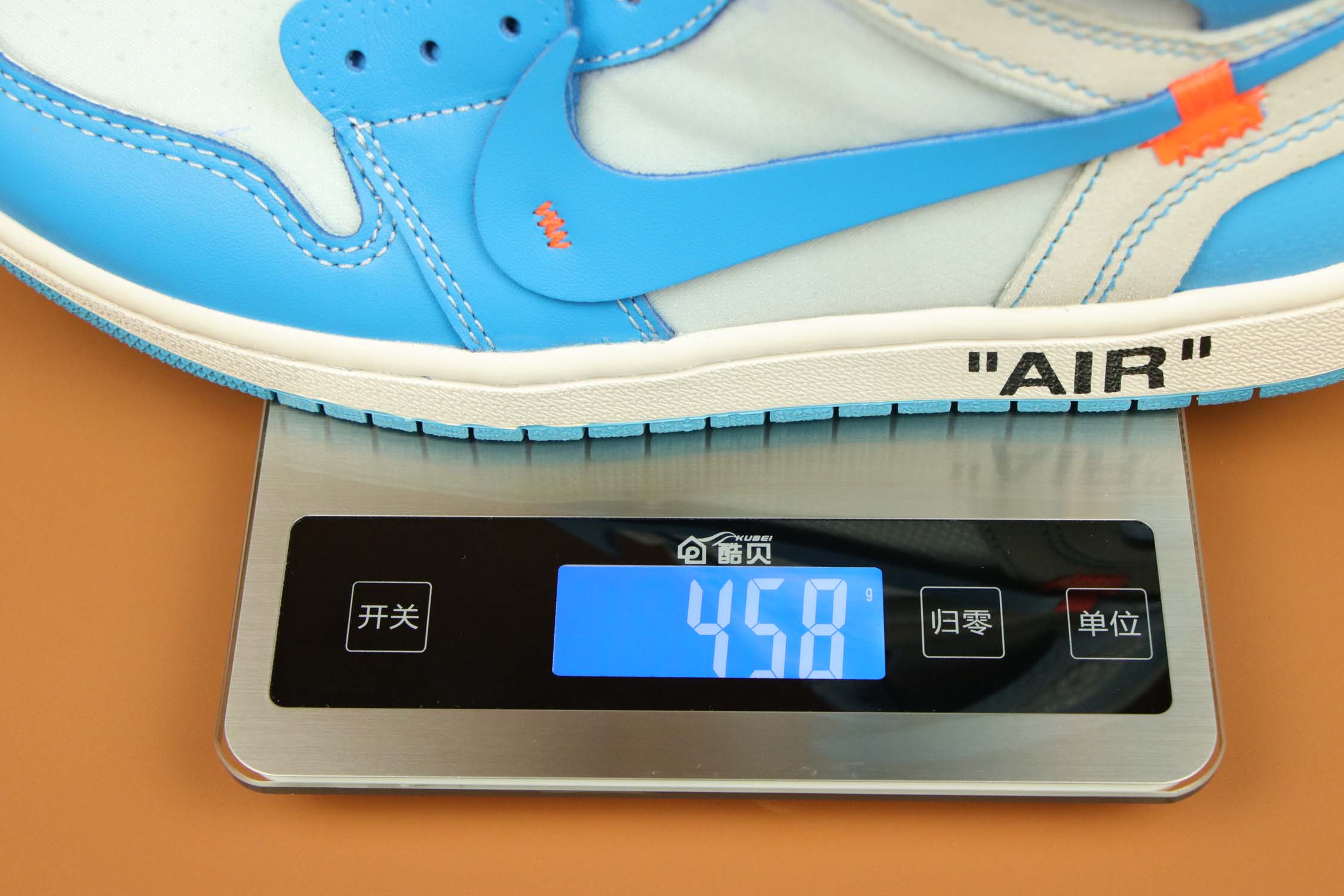 aj1北卡蓝联名ow什么皮面的,ow联名aj1北卡蓝明星穿搭