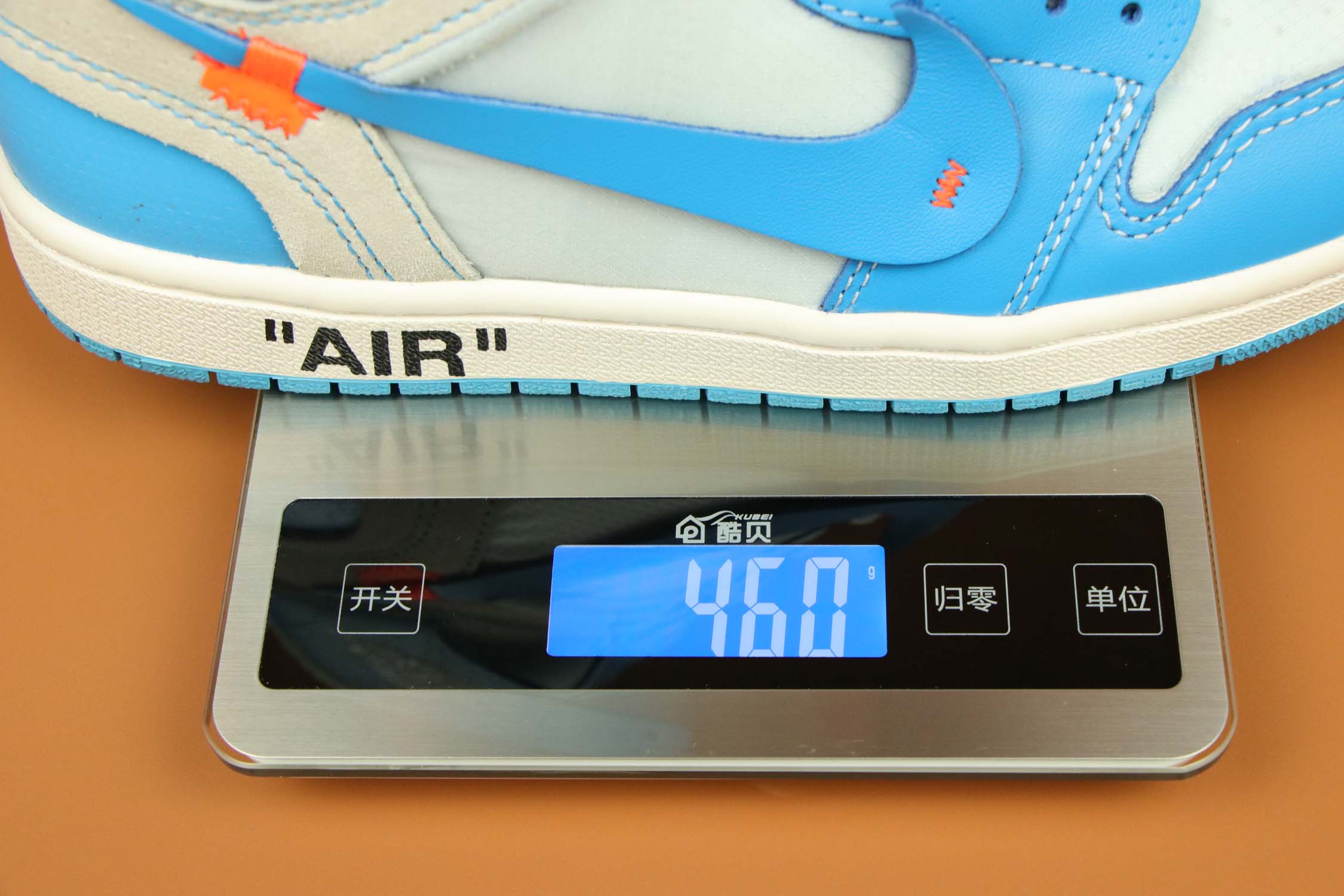 aj1北卡蓝联名ow什么皮面的,ow联名aj1北卡蓝明星穿搭