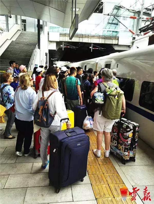 昆明站高铁动车,昆明站动车至大理