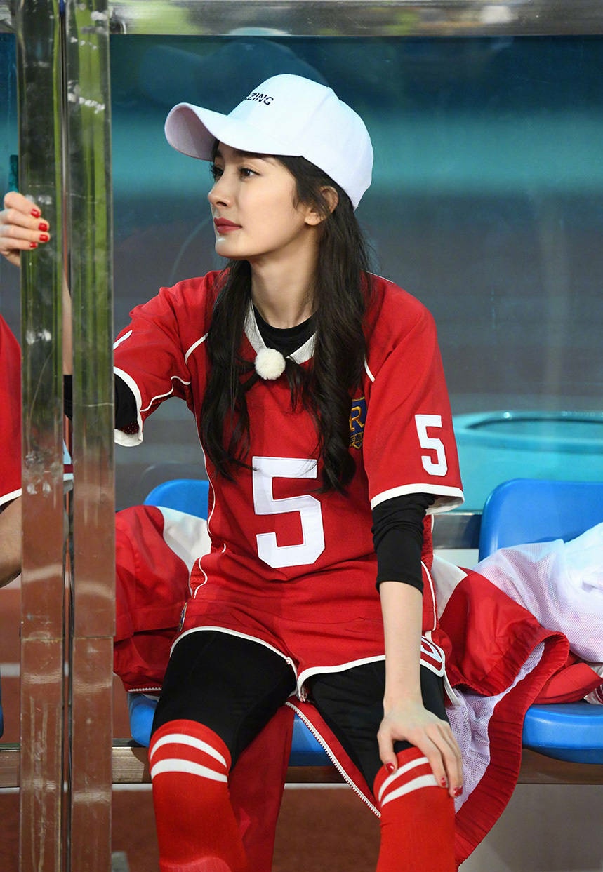 杨幂足球宝贝写真,杨幂跑男足球装